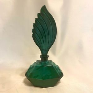 Perfume bottle in excellent condition.